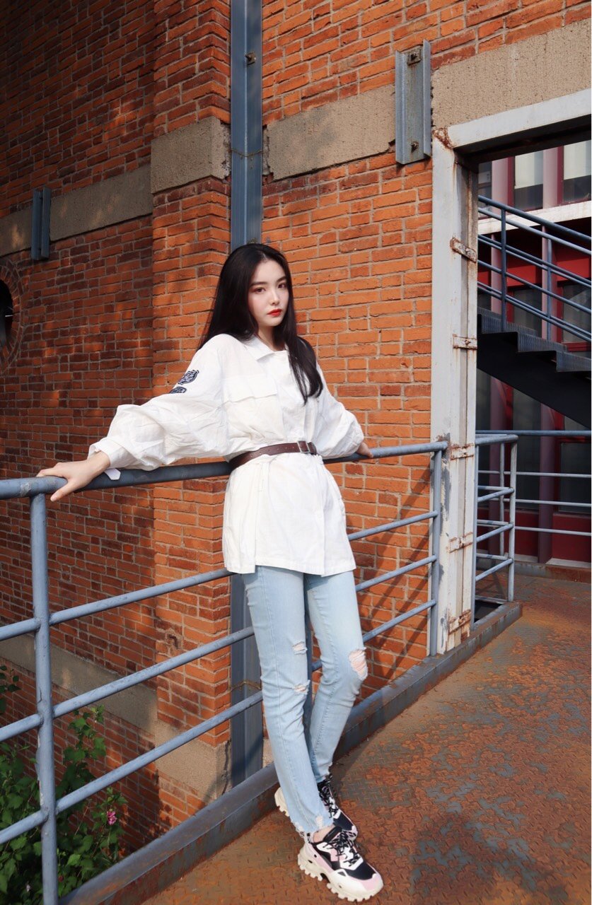 今天是运动休闲风女孩初秋显瘦显高look