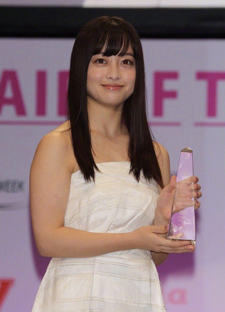 桥本环奈胖成猪,神颜下线,堪比沈月