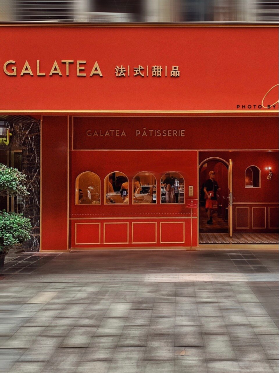 这个拥有惊人美丽的复古红色网红店店名背后是个浪漫的故事78