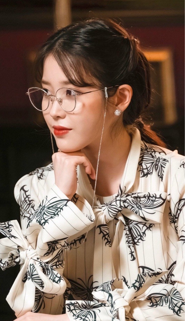 说到造型风格百变,不得不说的就是iu(李知恩)