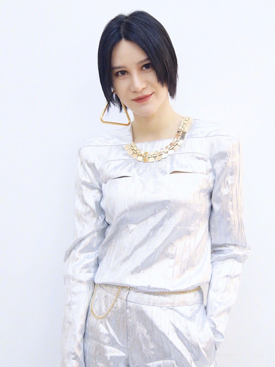 尚雯婕的脸可以说是越整越崩了,以一个外人的角度来看_圈子-新氧美容