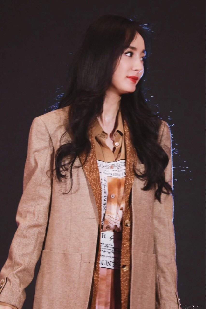 杨幂很明显的凹嘴,但是这也是她的辨识度,有些不完美_圈子-新氧美容