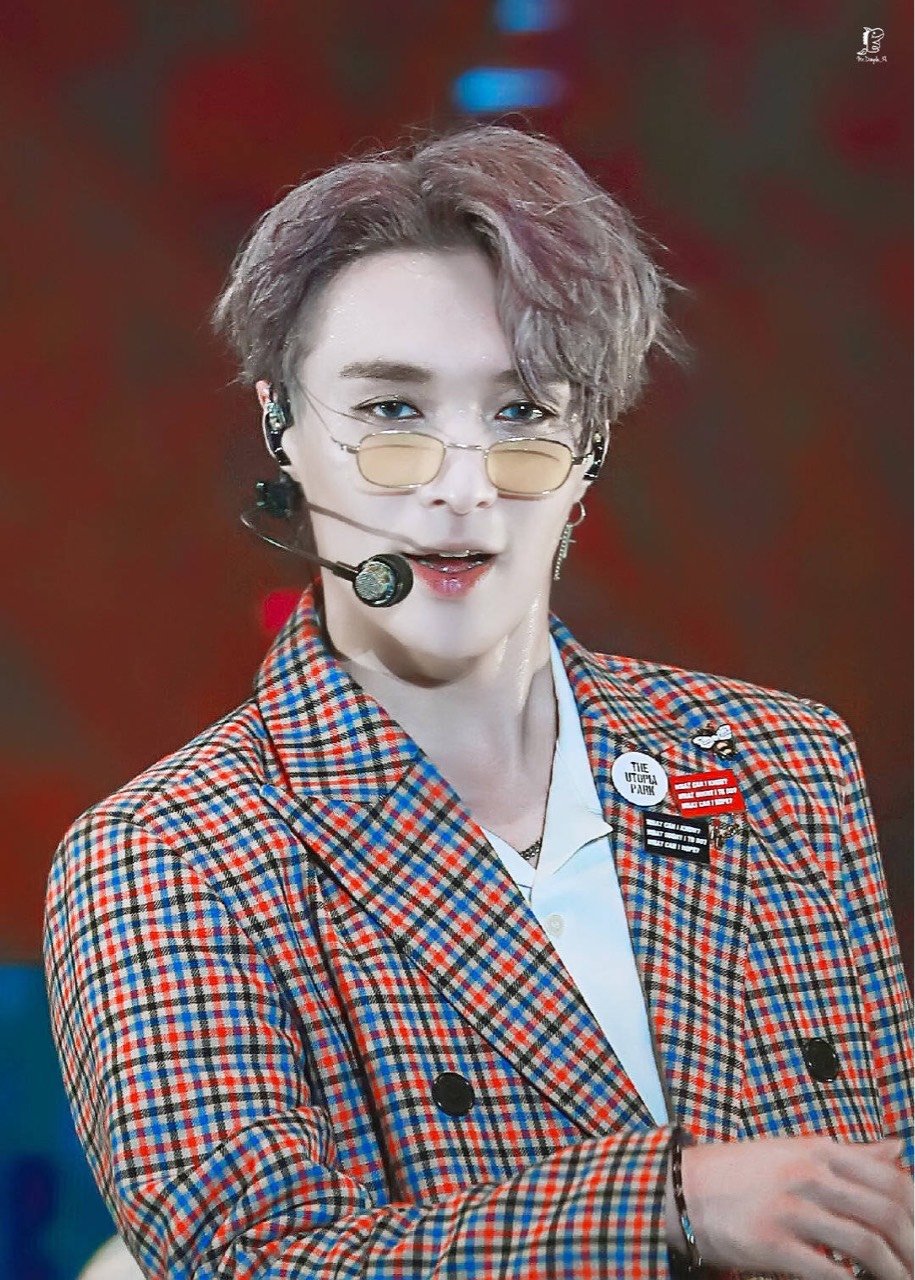 78化眼妆最好看的男生张艺兴