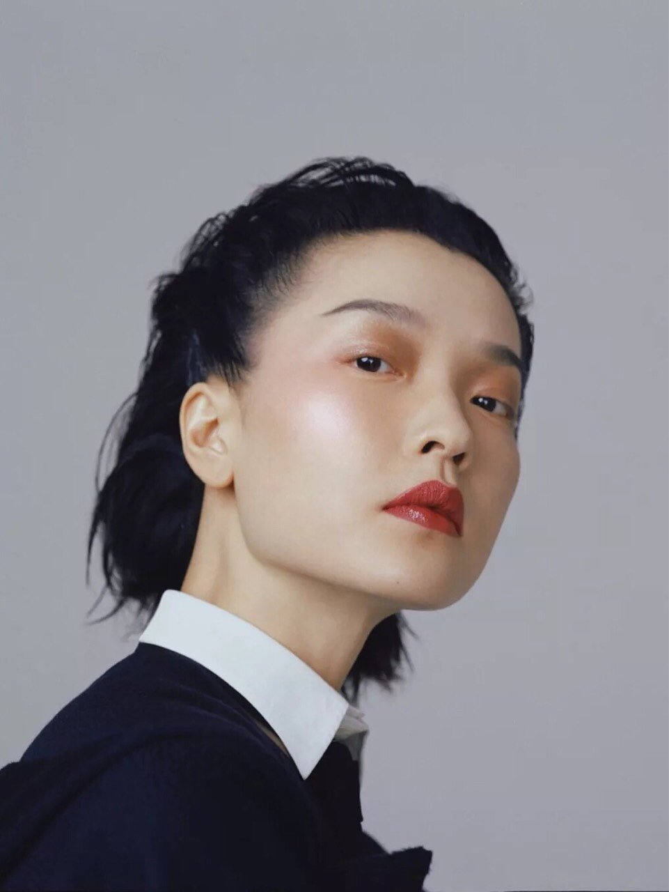 图一是angelababy日常妆,图二是王菲化妆师zing给ab画的妆 ♀"因为凡