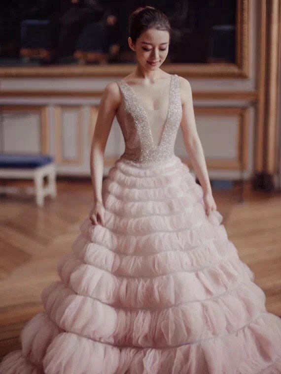 很多人都说吉娜有着一张明星脸,不光是因为她和几位当_圈子-新氧美容