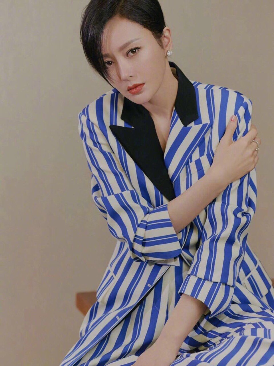 晴岚短发美的不可收拾!这些短发造型我也可以!