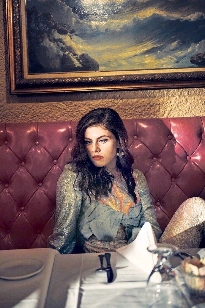 《致命女人》里的 亚历珊德拉·达达里奥衣品真好～ 眼睛真的太迷人了