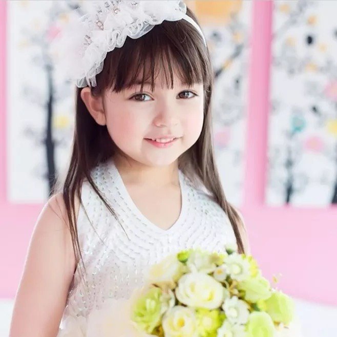 肉嘟嘟的小女孩超可爱