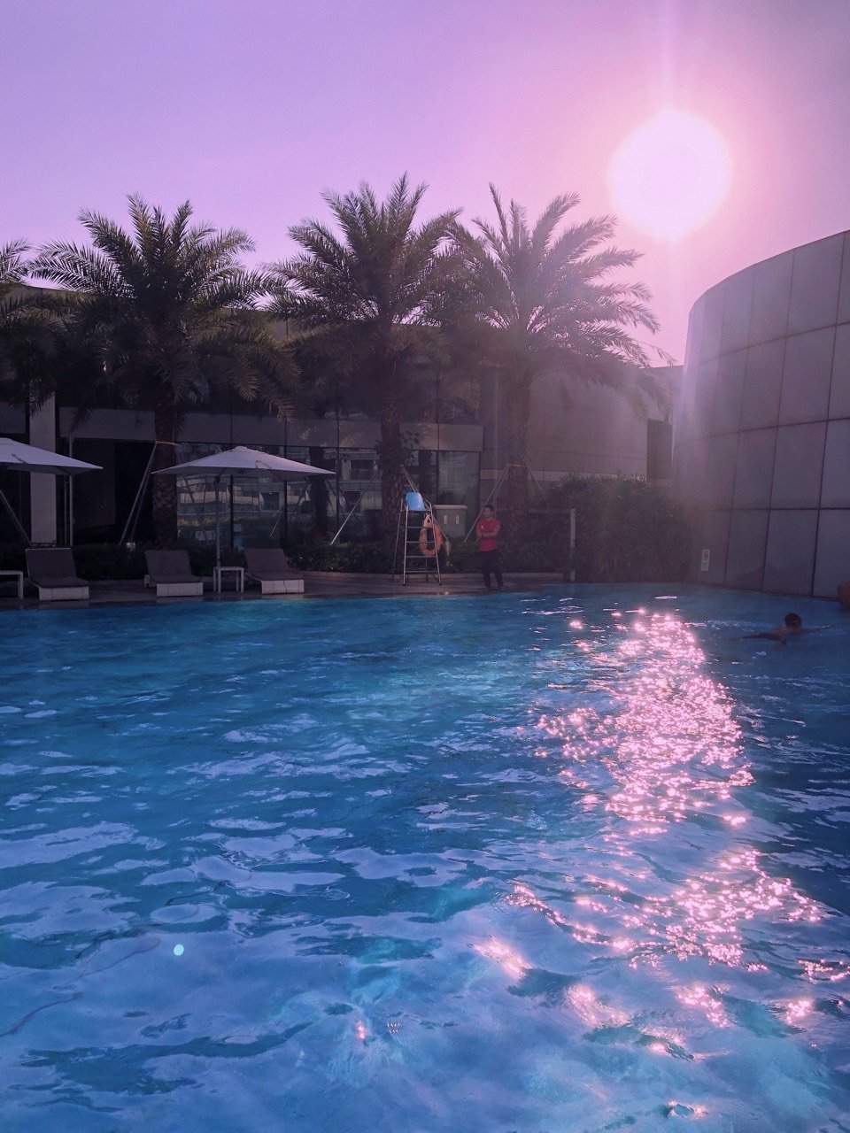 人鱼小姐的滤镜|波光粼粼的梦幻泳池照