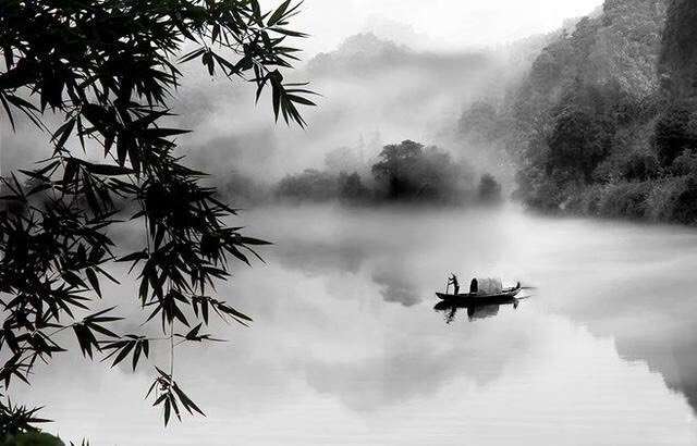 移舟泊烟渚日暮客愁新