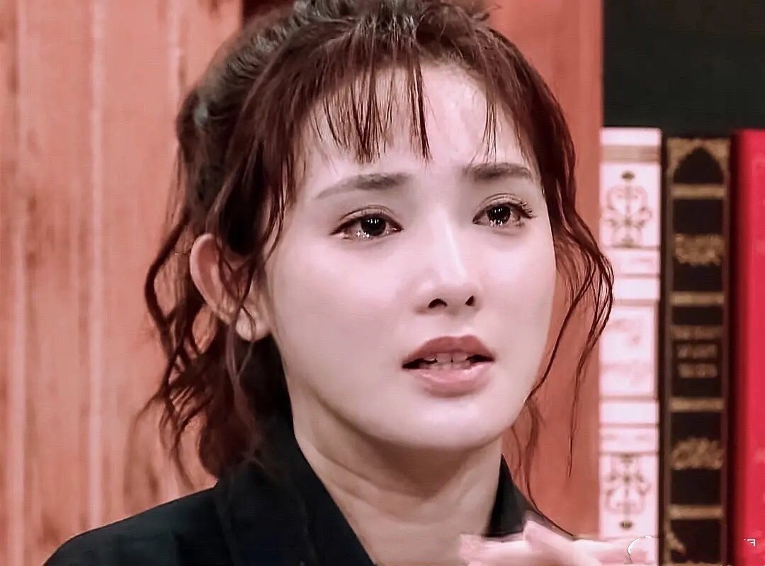 也不光是天仙刘亦菲有颈纹困扰,很多女明星的颈纹都非常的明线,连