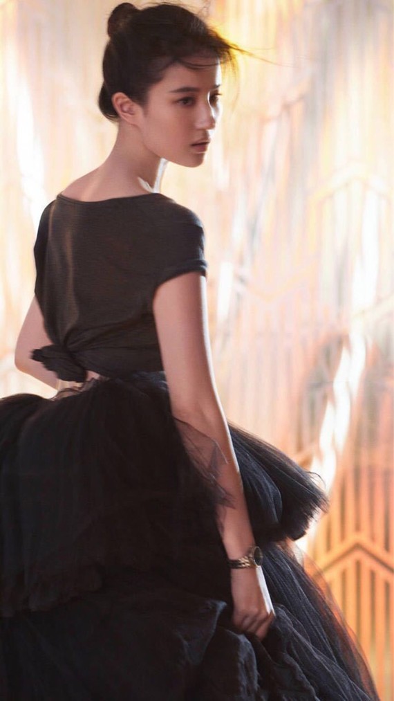 刘亦菲天鹅颈气质是满分