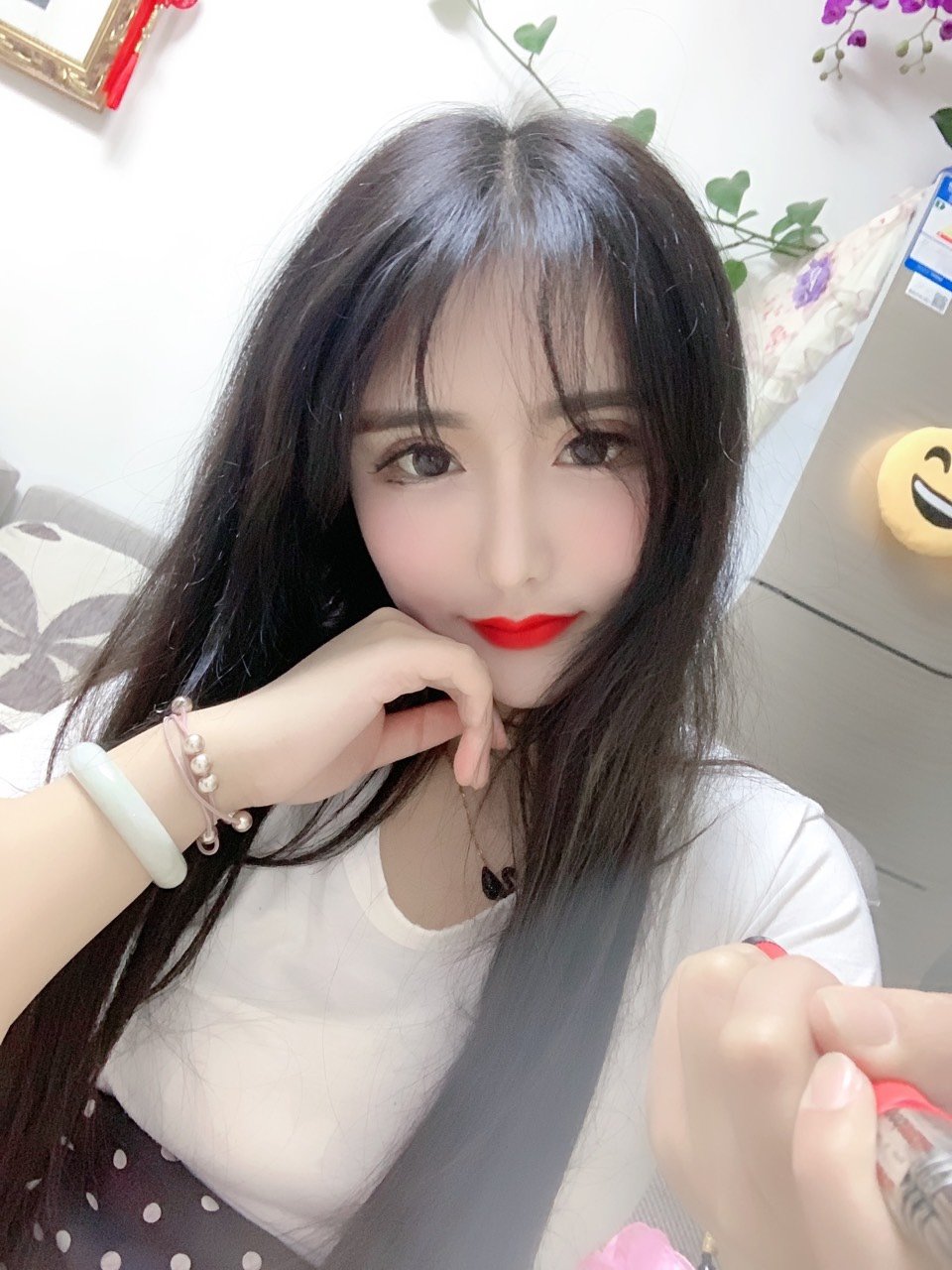 什么的,尖鼻子比较成熟,看自己适合的风格,我之前鼻子尖就特别显老