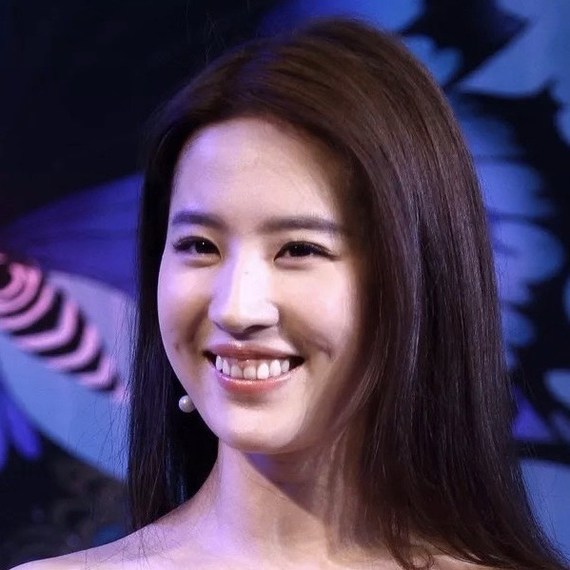 原来这些美女明星都当过"牙套妹"!