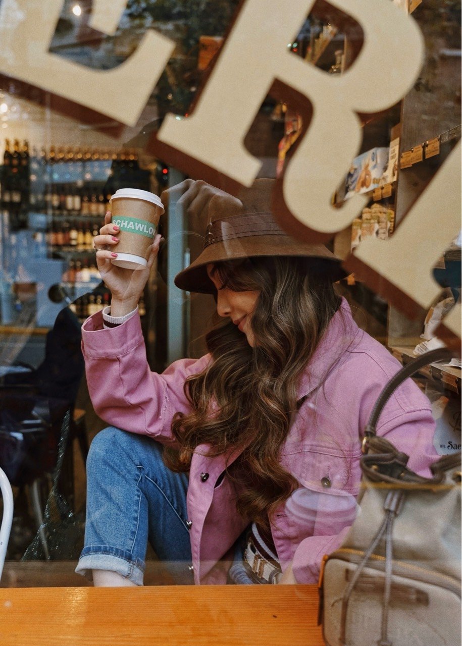 粉色圣诞季穿搭part1街角咖啡店拍照pose