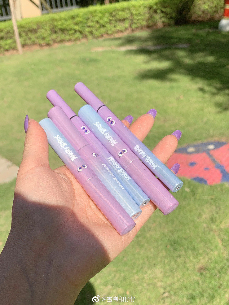 好看到骂人! 眼线和睫毛膏都是橘朵的愤怒的小鸟那个系列的!