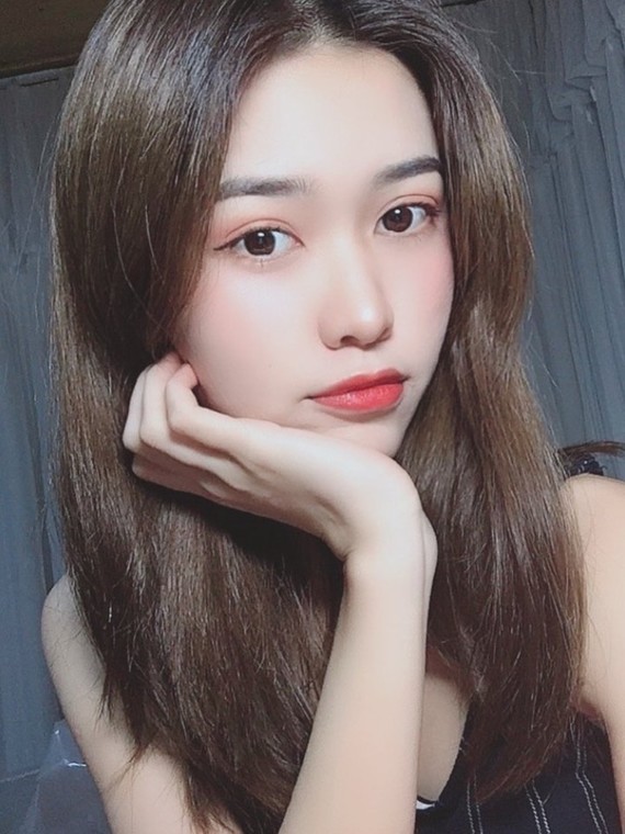 909090怎么80%的女明星都割出有大肉条的双眼皮啊?