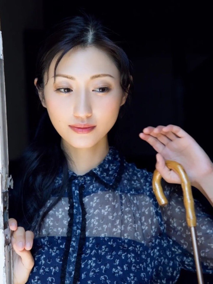 来分享一个私藏很久的美人——坛蜜