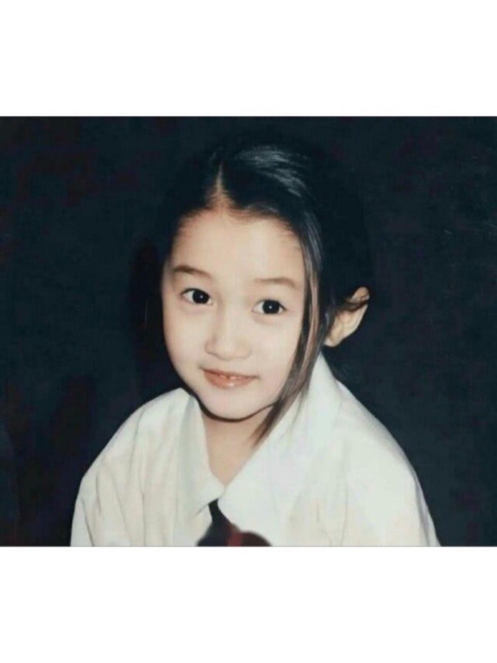 作为万众瞩目的明星,关注他们的人就会更多一些,很多明星的童年照被翻