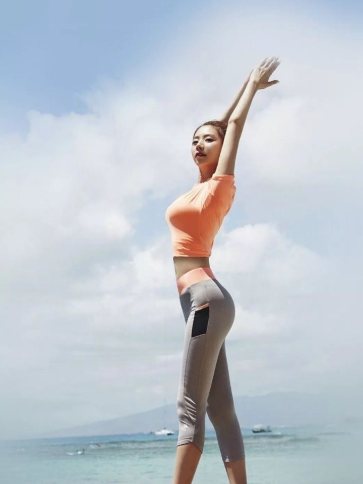 的气质的 不对比不知道,一对比,体态好的人在人群中都是亮眼的那一个