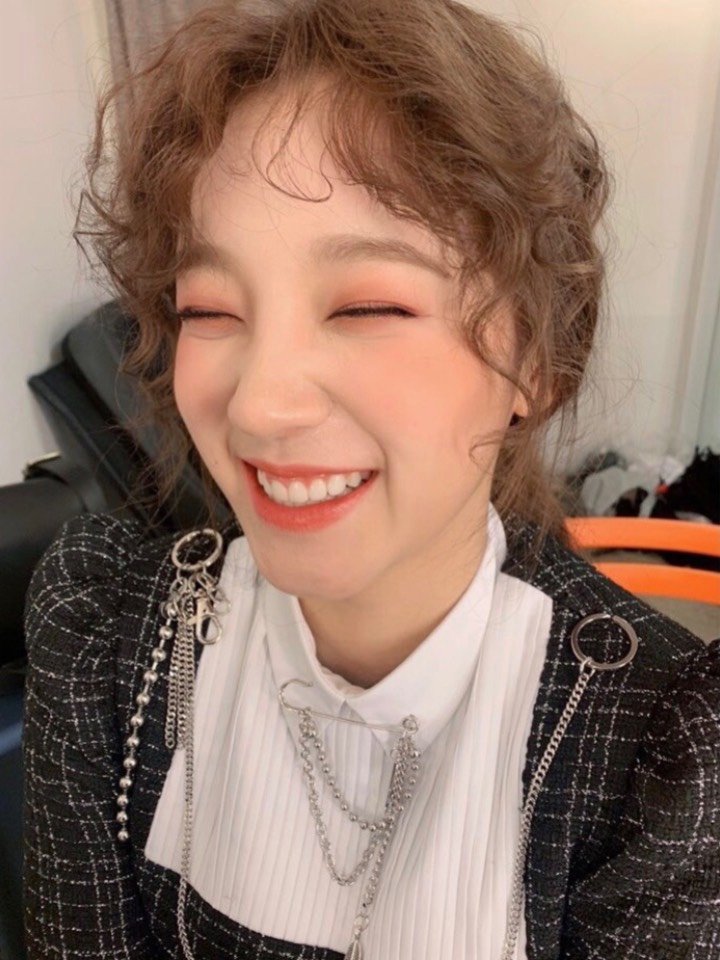 宋雨琦恢复黑长直发型,简直美成初恋脸