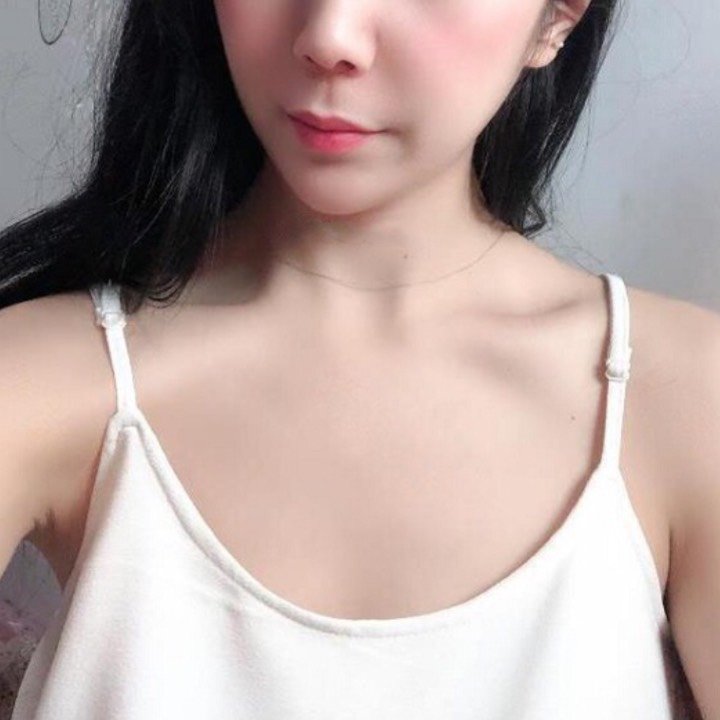 我的假体隆胸手术有四个月了,现在的手感和真胸没有多大差别,因为我再