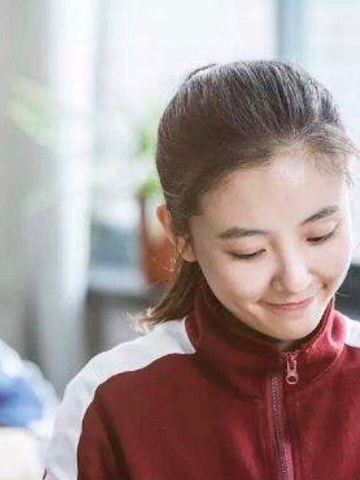 94吴倩在薇娅的直播间里,顶着美颜滤镜都掩盖不住脸上_圈子-新氧