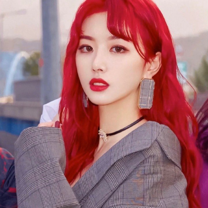 硬核换头真人改造昨天微博给我推送了孔雪儿蜜蜂少女_圈子-新氧美容