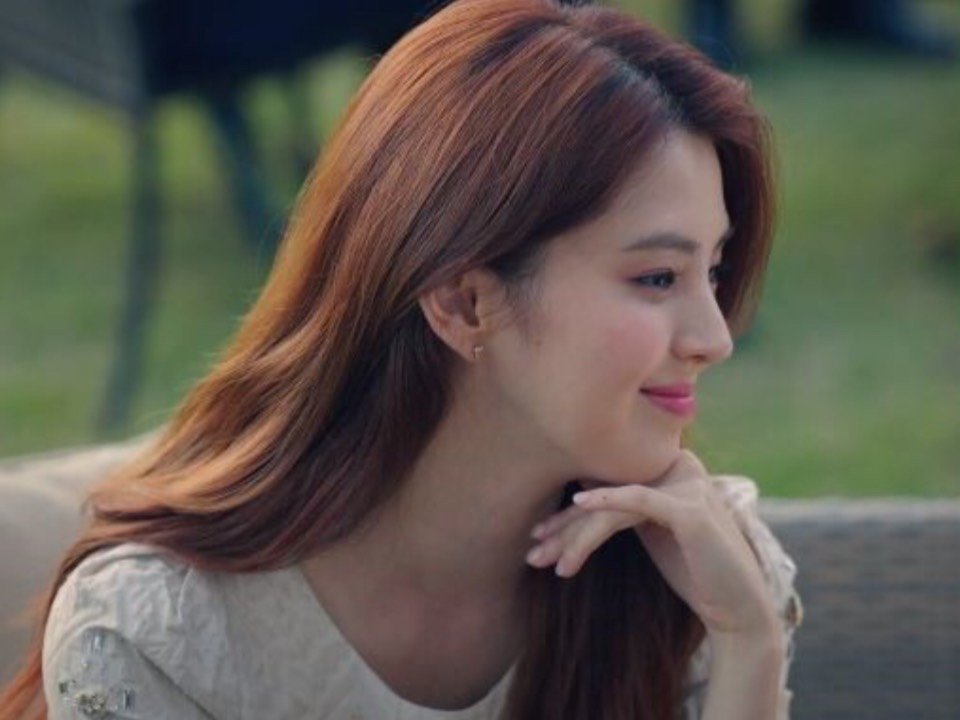 最近在韩国一部最火的电视剧《夫妻的世界》 饰演"小三"的韩国女演员