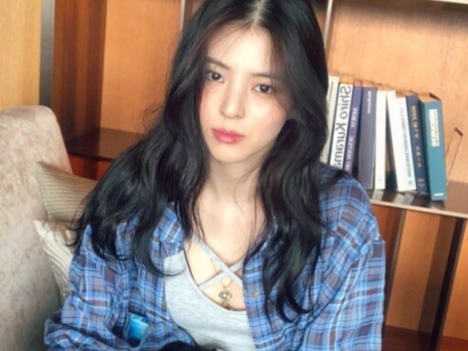 最近在韩国一部最火的电视剧《夫妻的世界》 饰演"