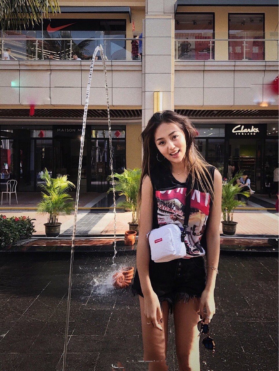 上午屈楚萧恋情被曝光的时候,人们还在笑侃这种程度还