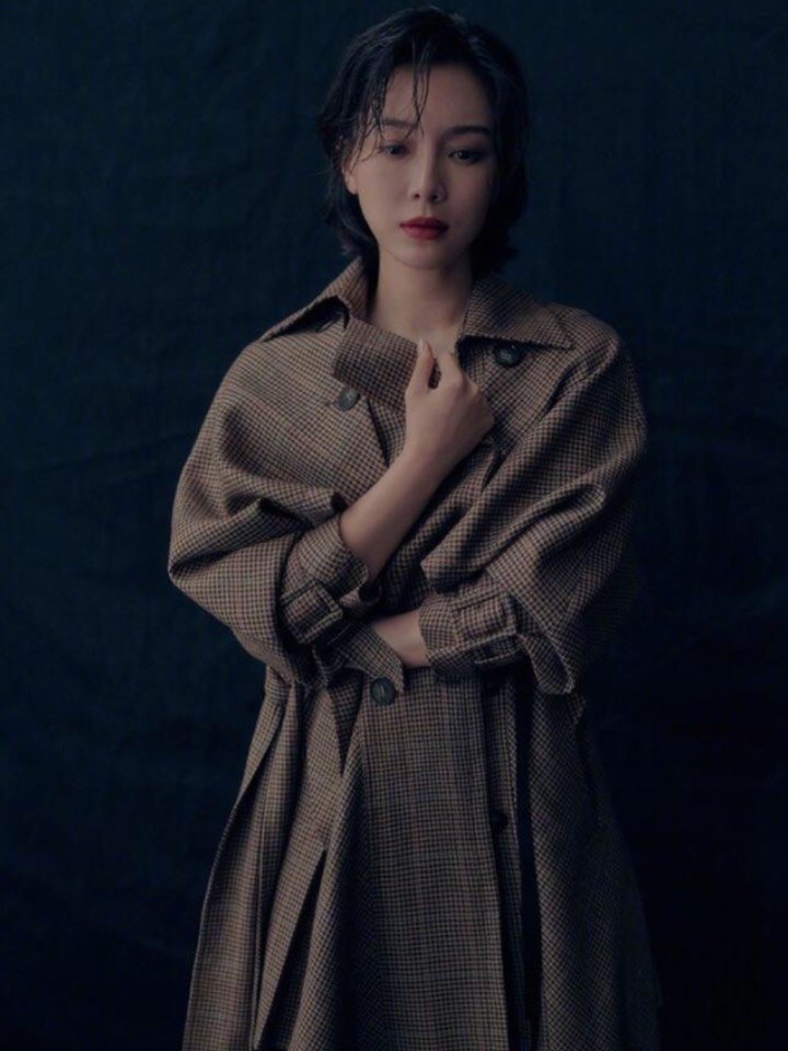 90陈数的这身造型,这侧脸优美的弧度不得不承认,这侧_圈子-新氧美容