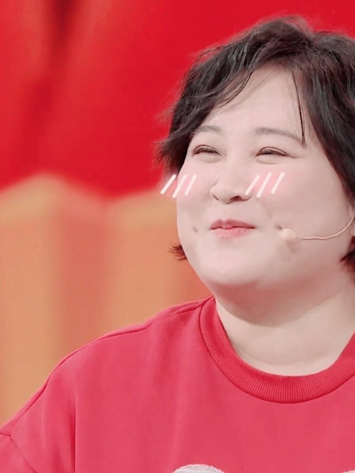 真是太羡慕四字弟弟和贾玲天生的梨涡了