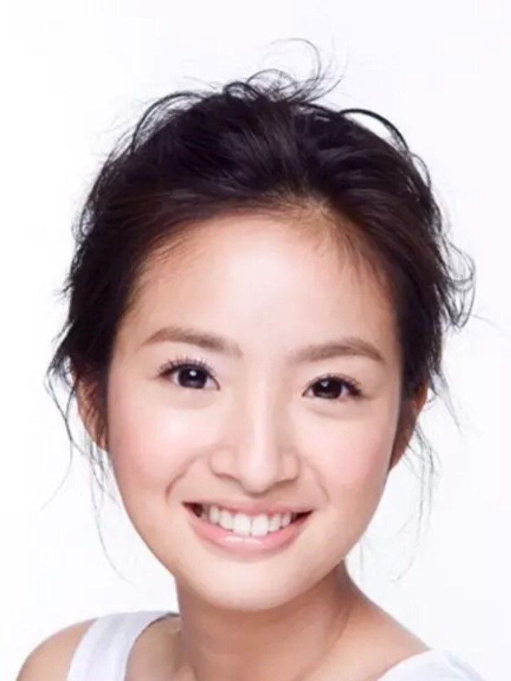 圆脸通常脸颊比较丰满,颧骨区偏宽.