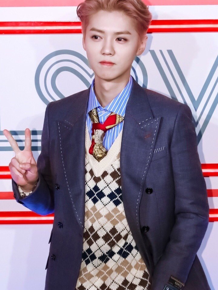 是胖了吗?鹿晗神颜图片苹果脸帅哥鹿晗什么脸型