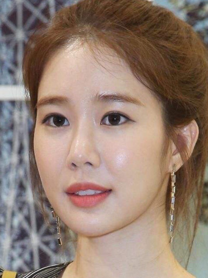 心形脸的韩国女明星图片