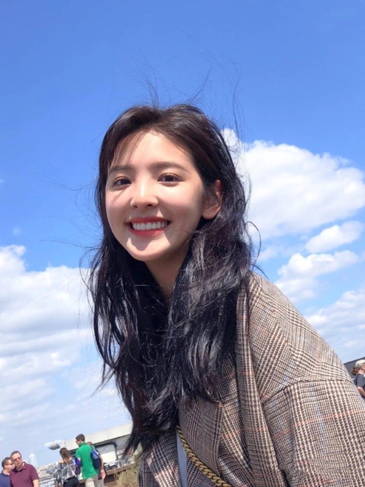 氧气美女章若楠94章若楠这个名字可能你还不太熟悉,但_圈子-新氧