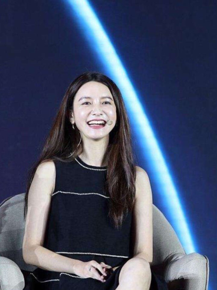 最近火出天际的女人张大奕应该算一个