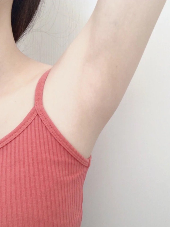 夏天到了,集美们的吊带背心连衣裙马上就要穿起来了