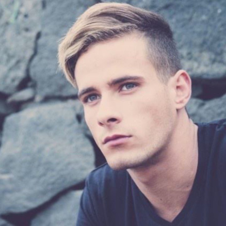 因为从设计的角度,头大就要通过发型的修饰,从视觉效果上看起来变小的