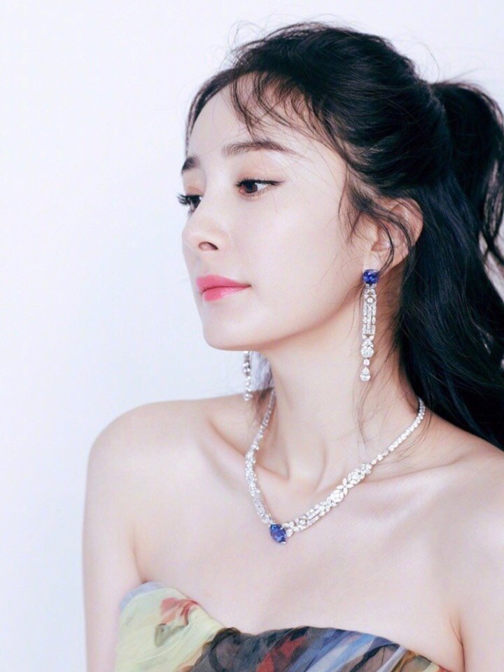 锁骨又被称为美人骨,仿佛是美丽的人儿才能拥有的,不_圈子-新氧美容