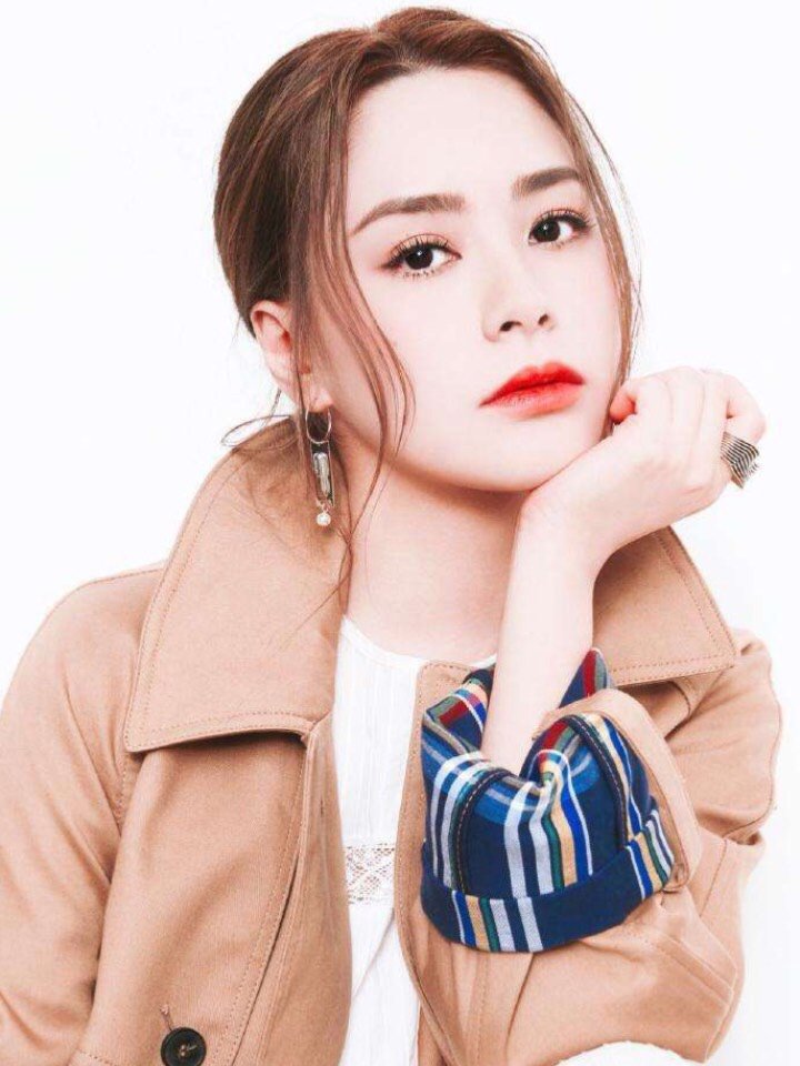 不过阿娇的颜还是一直很能打的!阿娇眉毛