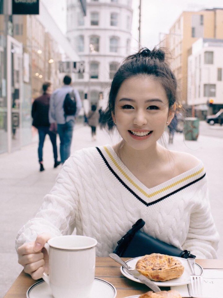 之前刷到邱淑贞女儿的照片,只能说漂亮是漂亮,但和妈妈差距还是挺大!