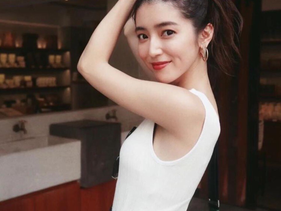 今天,给大家介绍一位日本的小清新,大口智惠美.