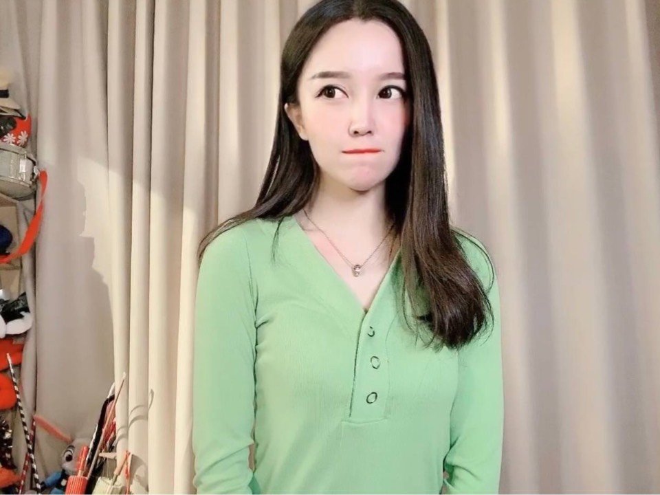 前段时间连麦被张继科丑拒的惠子现在又因为王思聪被推上热搜.