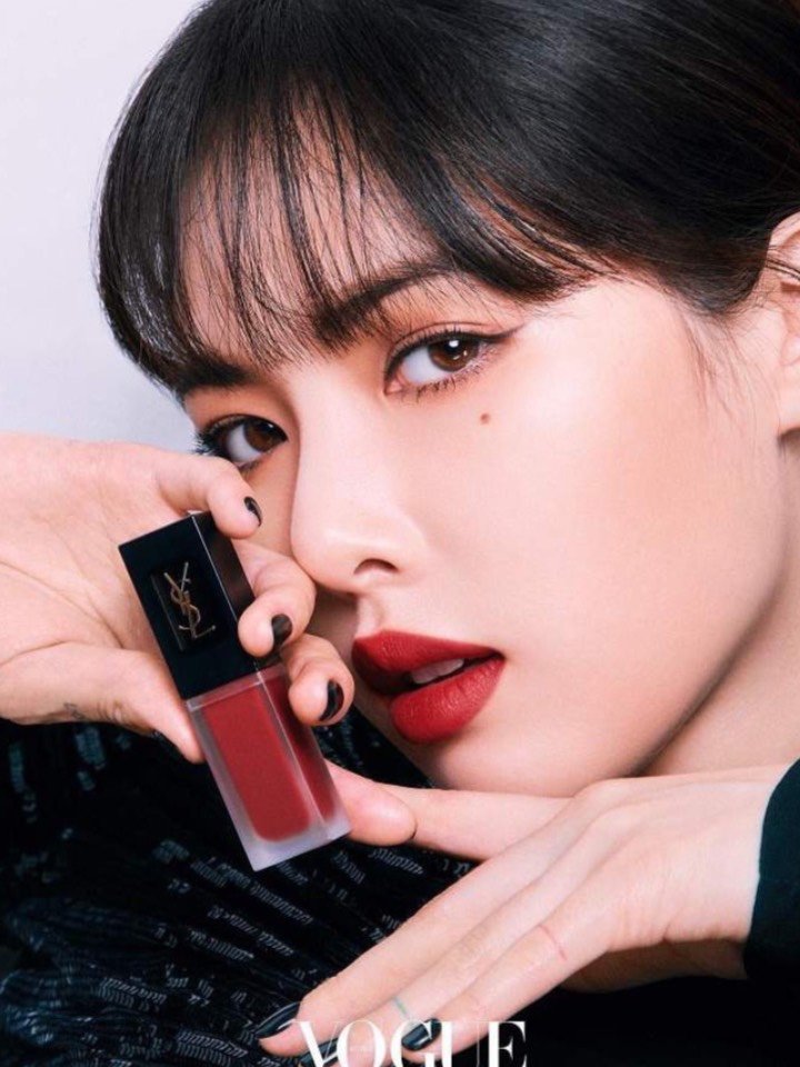 金泫雅美妆画报皮衣搭烈焰红唇明艳又性感