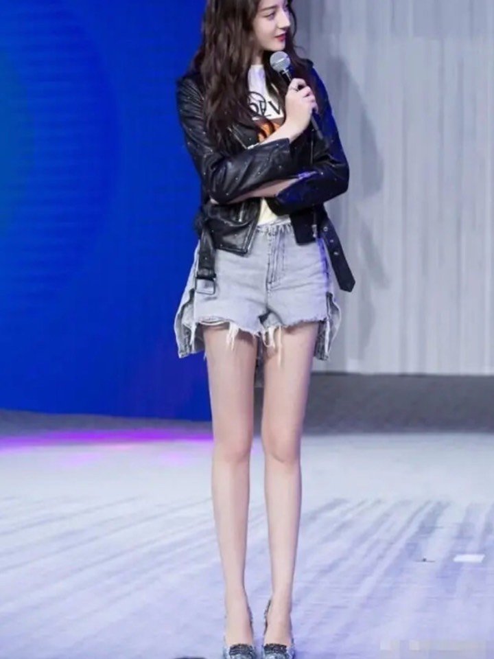 晒出你的"女团腿"