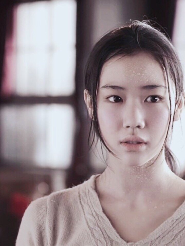 苍井优是我学生时期很喜欢的日本女星,文艺女神,岩井俊二的御用女主角