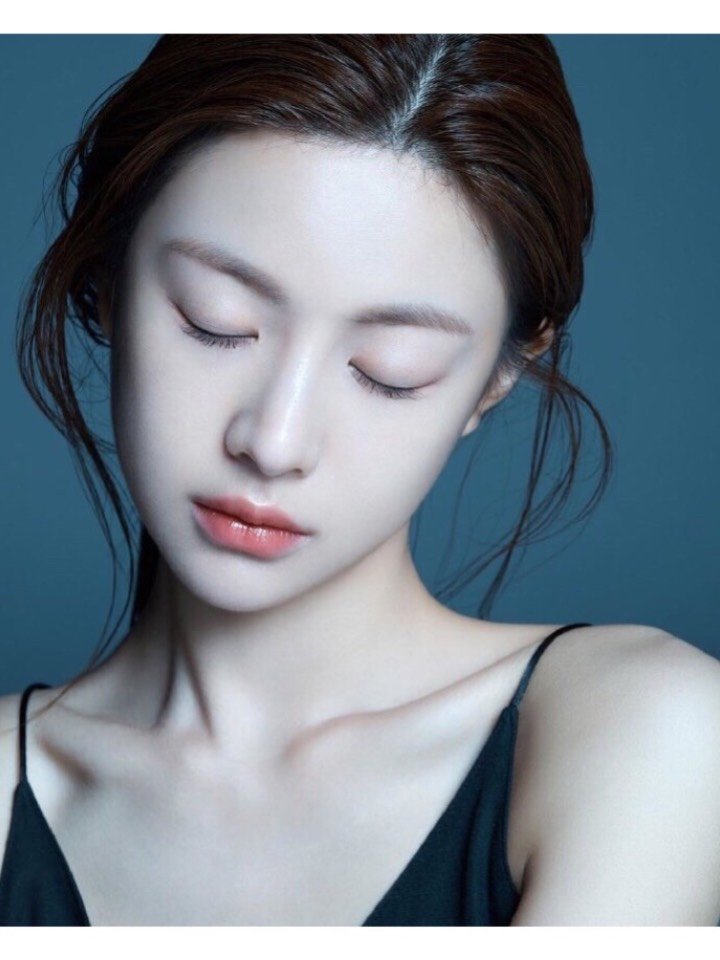 被称赞为"整容模板脸",高允真晒怼脸照087615韩国有_圈子-新氧
