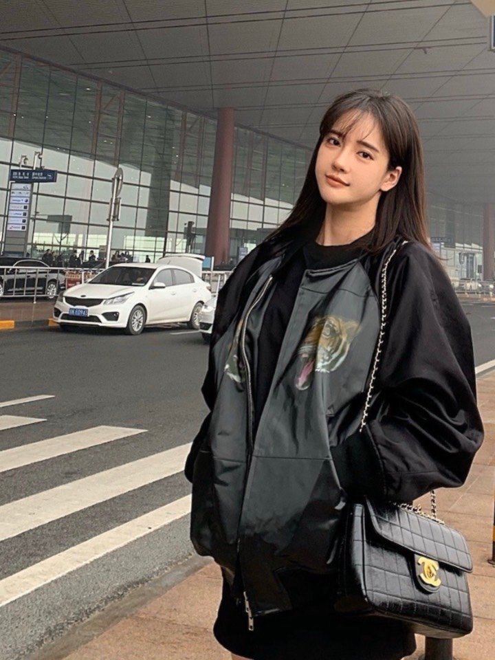 整容前的潘南奎,还是一张丑小鸭路人脸.